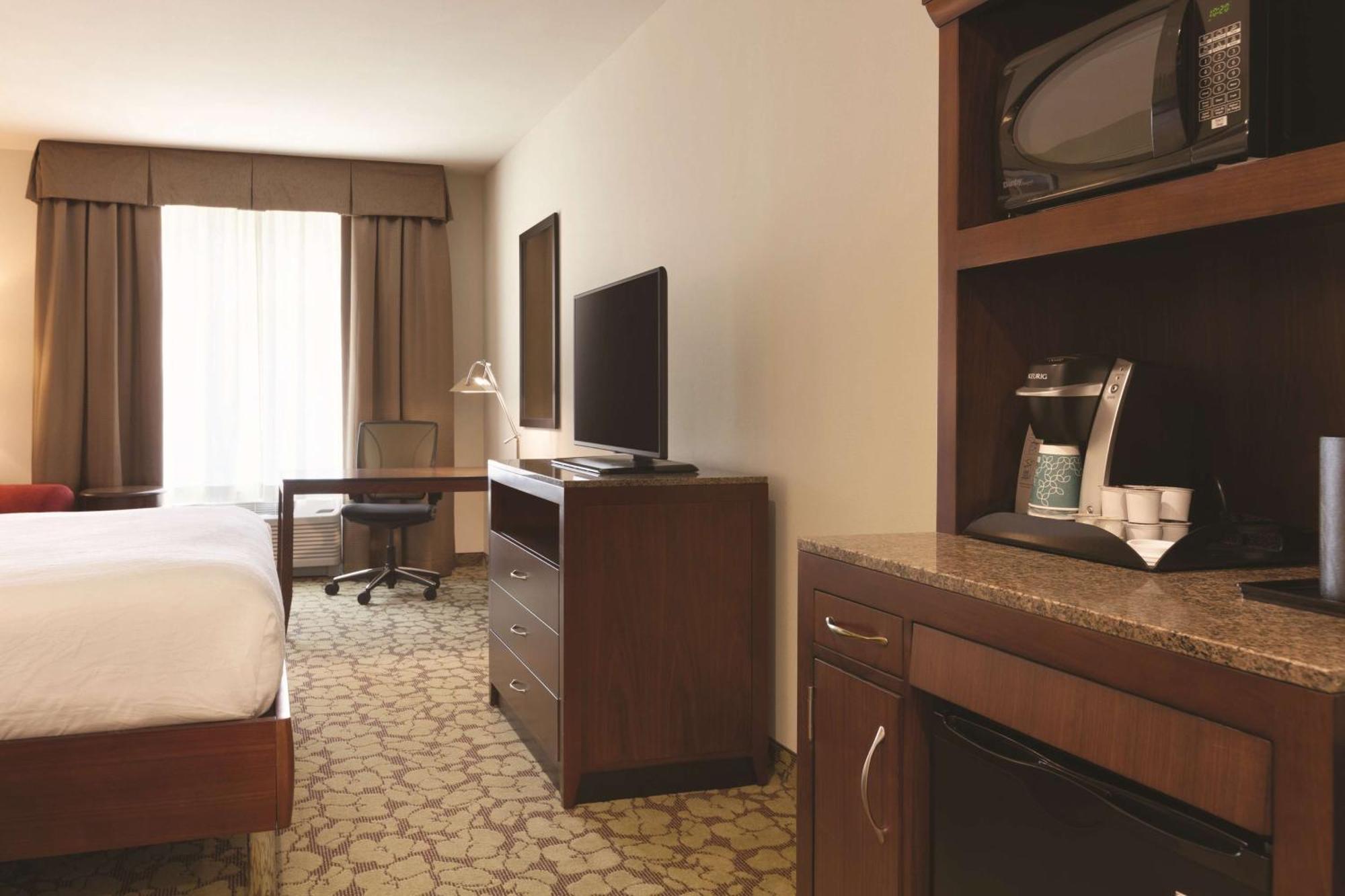 Hilton Garden Inn Boston Logan Airport Exterior foto