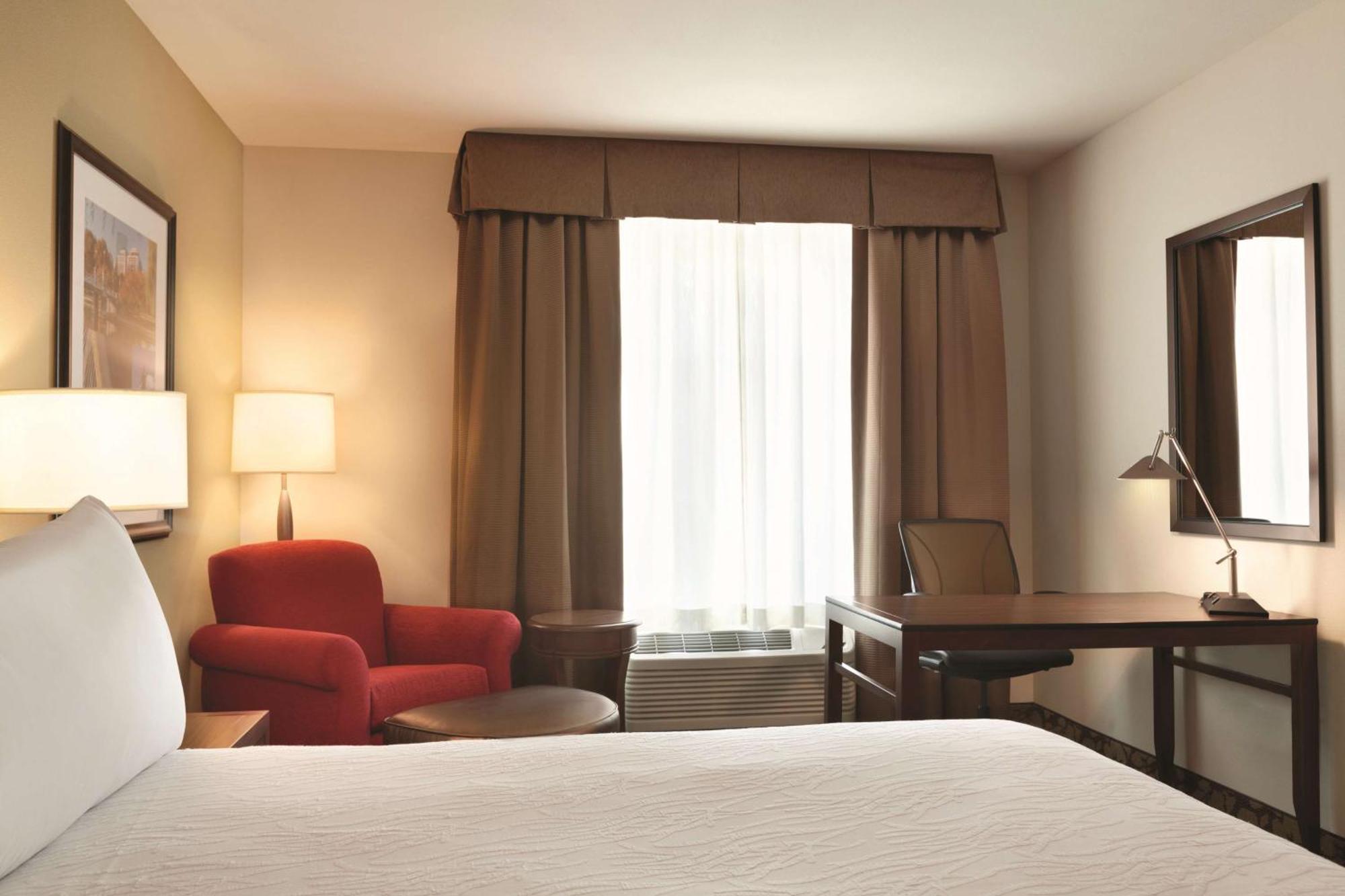 Hilton Garden Inn Boston Logan Airport Exterior foto