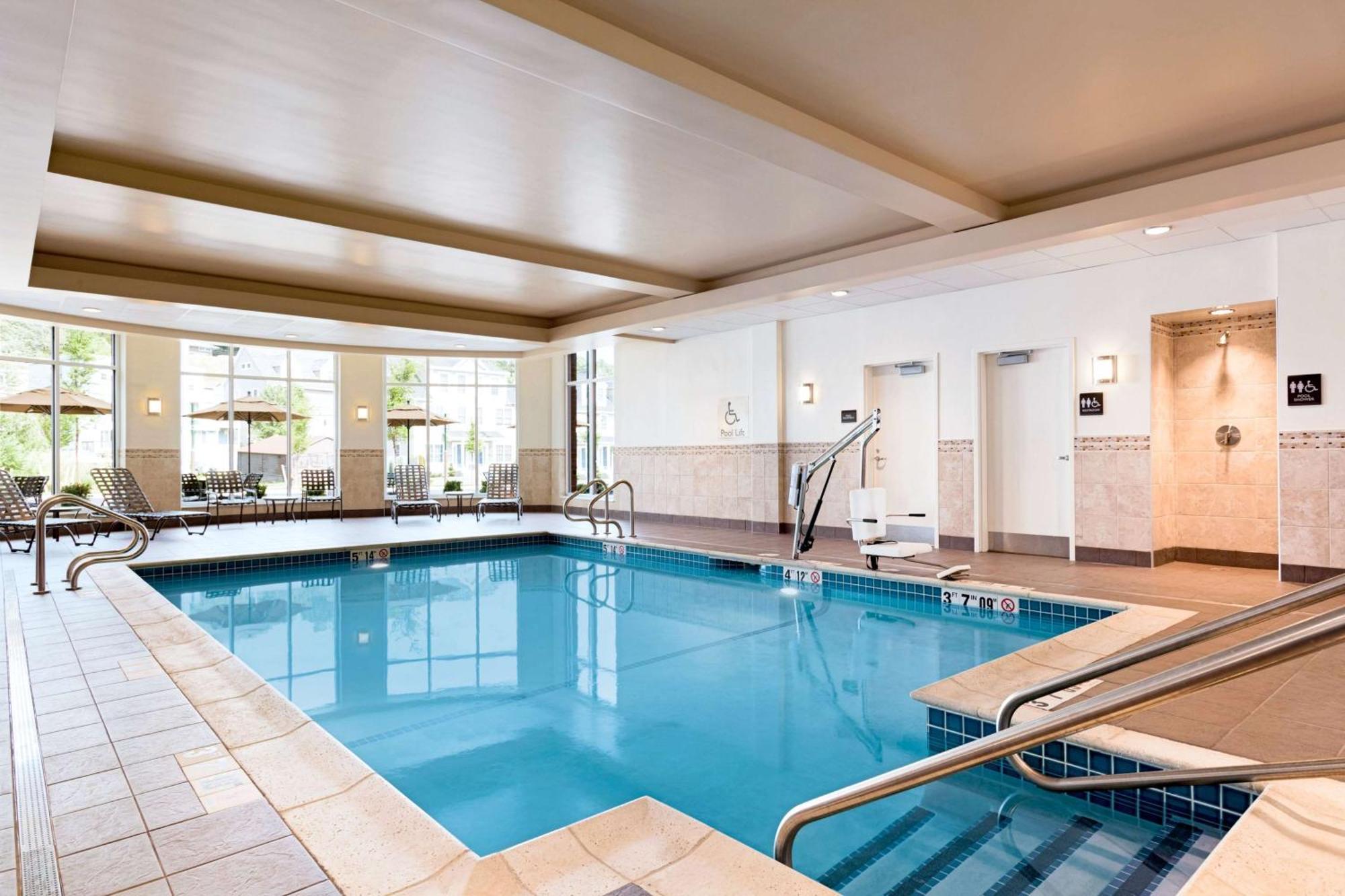 Hilton Garden Inn Boston Logan Airport Exterior foto