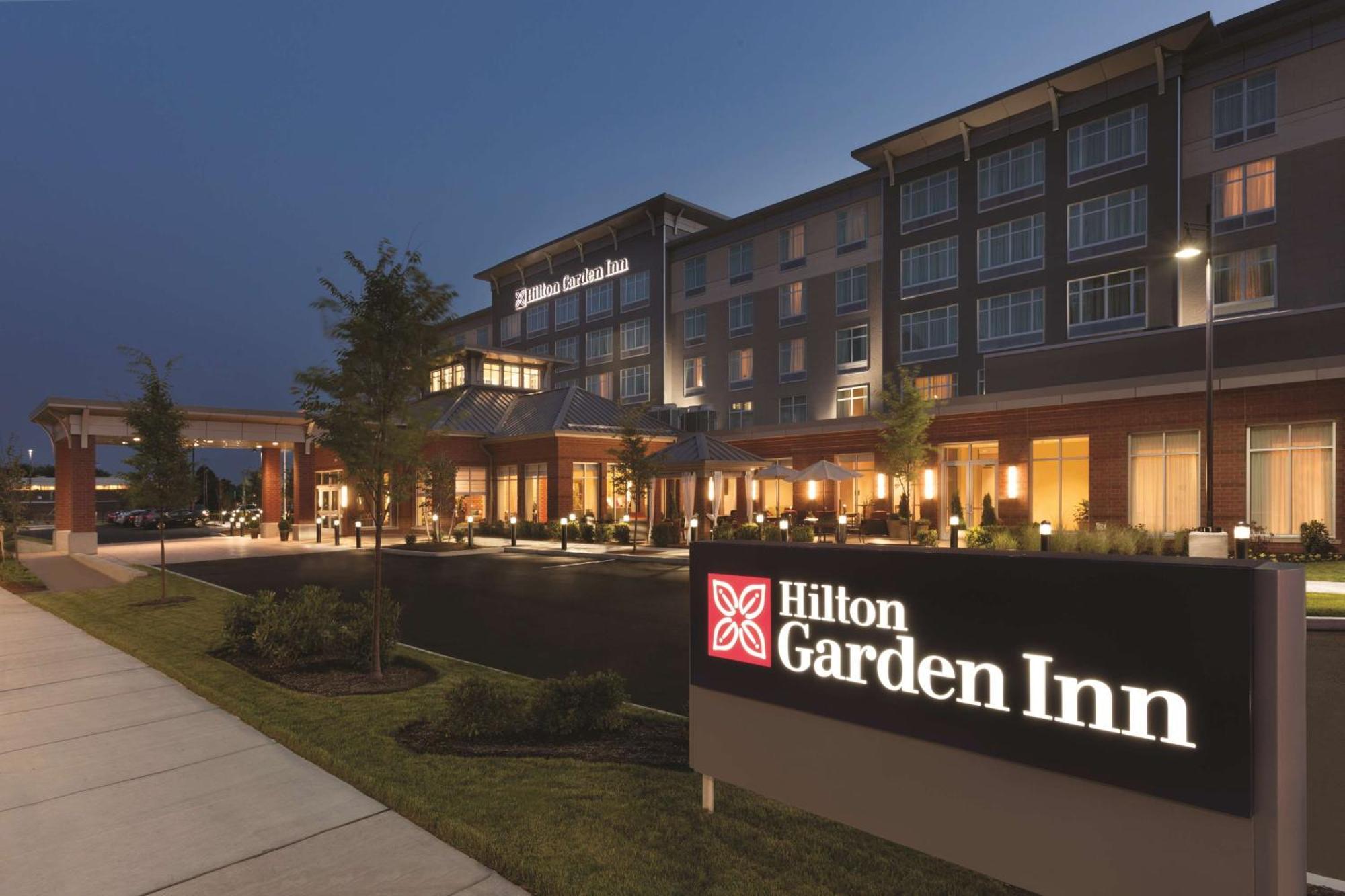 Hilton Garden Inn Boston Logan Airport Exterior foto