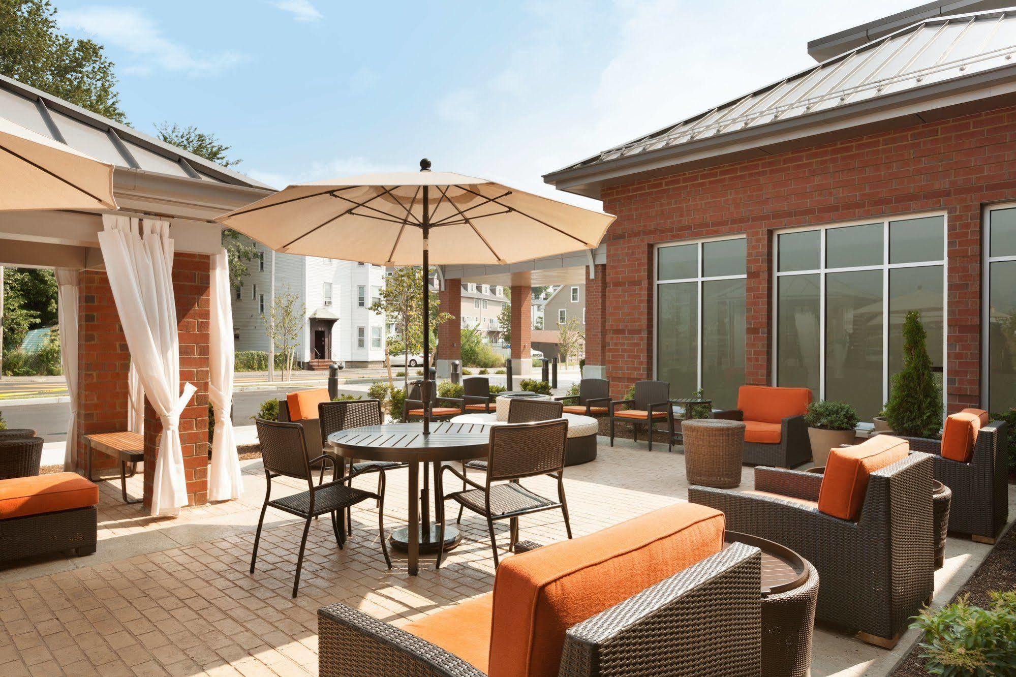 Hilton Garden Inn Boston Logan Airport Exterior foto
